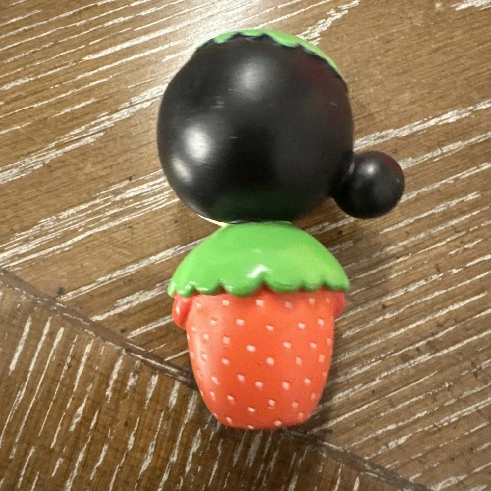 Momiji Strawberry Girl Hand Painted Resin Kokeshi‎ Message Doll Figurine